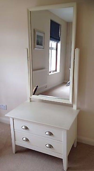 Cost To Transport A John Lewis New England Bedroom Furniture Double Bed 2 Bedside Cabinets Mirror From So14 3hs Bargate Man And Van Rowlands Castle Po9 6bw Courier Delivery Bargate